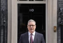 Uk, il premier Starmer annuncia le dimissioni