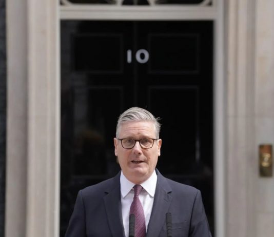 Uk, il premier Starmer annuncia le dimissioni
