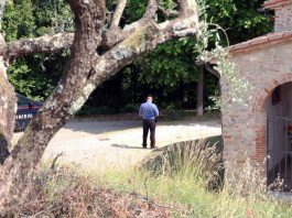 Spara e uccide moglie e figlio in Versilia, arrestato