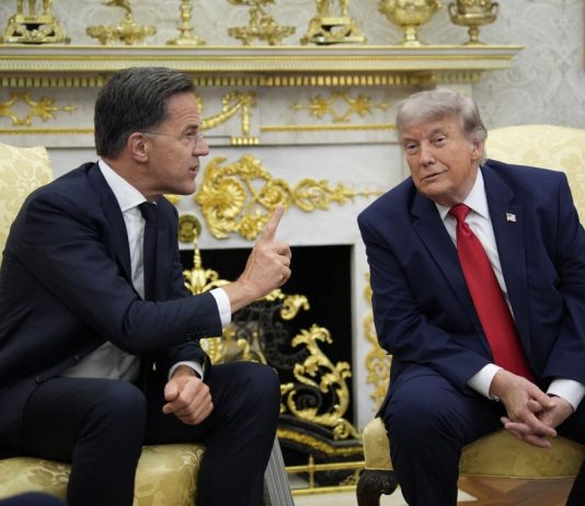 Nato, Rutte elogia Trump “Leader mondo libero”, ma presidente Usa attacca l’Italia