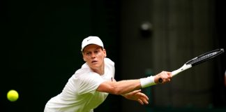 Sinner soffre al debutto a Wimbledon ma batte Kecmanovic in 5 set
