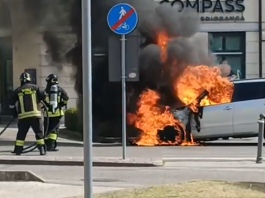 Auto in fiamme a Porta Mulina, i Vigili del Fuoco spengono il rogo