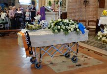Gonzaga saluta Riccardo, tra fede, amore e un dolore che unisce