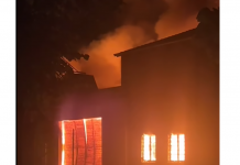 Incendio alla Cantina di Quistello, chiusa la strada d’accesso. Fiamme visibili da lontano