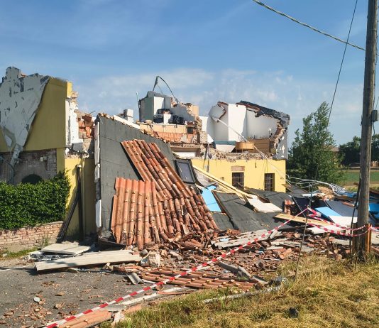Maltempo sul Mantovano: centinaia di alberi abbattuti. Casa scoperchiata a San Giorgio Bigarello