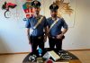 Scappano all’alt dei carabinieri e lanciano la droga dal finestrino: quattro pusher in manette