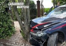 Fuga all’alt dei carabinieri, droga lanciata dal finestrino: quattro pusher in manette