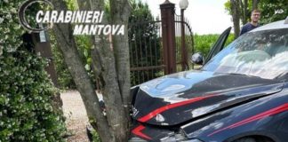 Fuga all’alt dei carabinieri, droga lanciata dal finestrino: quattro pusher in manette