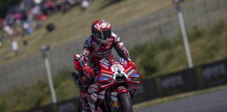 Bagnaia vince sprint MotoGp in Repubblica Ceca, cade Bezzecchi: ordine di arrivo e classifica piloti aggiornata