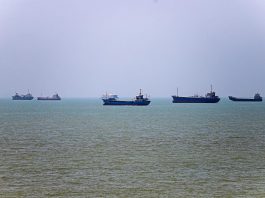 Usa-Iran, resta nodo Hormuz. Trump: “Nessun pedaggio durante e dopo cessate il fuoco”. Oggi colloqui in Svizzera