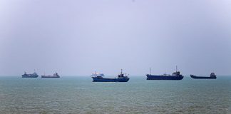 Usa-Iran, resta nodo Hormuz. Trump: “Nessun pedaggio durante e dopo cessate il fuoco”. Oggi colloqui in Svizzera