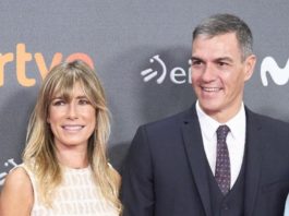 Spagna, rinviata a giudizio la moglie del premier Sanchez: passaporto ritirato