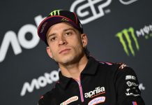 MotoGp, Bezzecchi si scusa: “Nessuna giustificazione”. L’abbraccio con il marshall dopo la lite