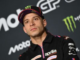 MotoGp, Bezzecchi si scusa: “Nessuna giustificazione”. L’abbraccio con il marshall dopo la lite