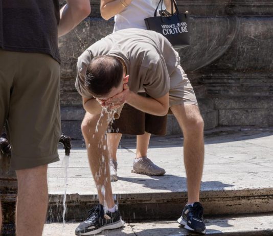 Caldo record, anche gli occhi rischiano. Appello oculisti: “Vanno protetti come la pelle”
