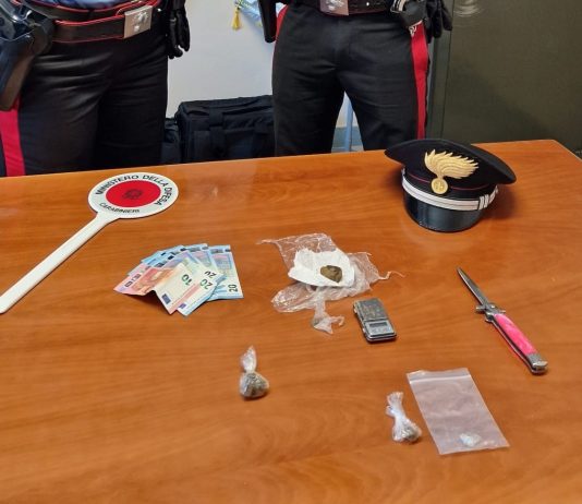 Canneto, in auto con droga e coltello a serramanico: denunciato 19enne