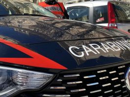 Quistello, mancata precedenza: ciclista furibondo minaccia automobilista e prende a calci la vettura. Denunciato