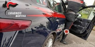Ordina prodotti online spacciandosi per altra persona: scoperta la truffa, denunciato