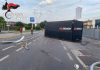 Castiglione, camion perde due container e danneggia la recinzione della caserma