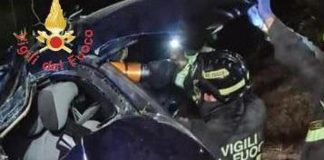 Si schianta contro albero, morto ragazzo di 20 anni nel Catanzarese
