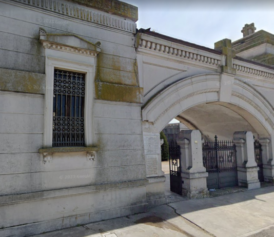 Quistello, appalto cimiteri in stallo: custode a casa da 40 giorni. L’opposizione: “Tea intervenga”