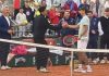Roland Garros, la semifinale non si gioca? Cobolli si allena con un tifoso sul Centrale