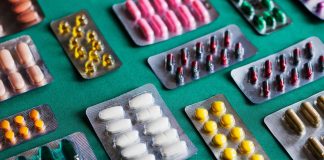 Farmaci in valigia, quali portare con sé in vacanza e come conservarli correttamente