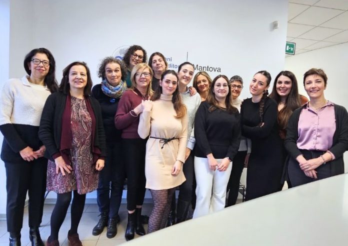 foto di gruppo delle dipendenti della CNA