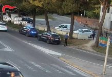 Volta Mantovana, si denuda e scaglia pietre contro i carabinieri: arrestato