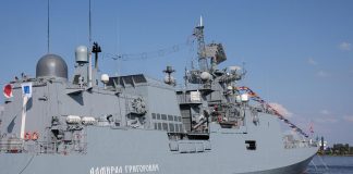 Fregata russa spara colpi di avvertimento contro yacht britannico nella Manica