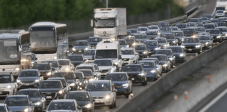 Autostrade, in coda per traffico e cantieri: da oggi scatta il rimborso del pedaggio