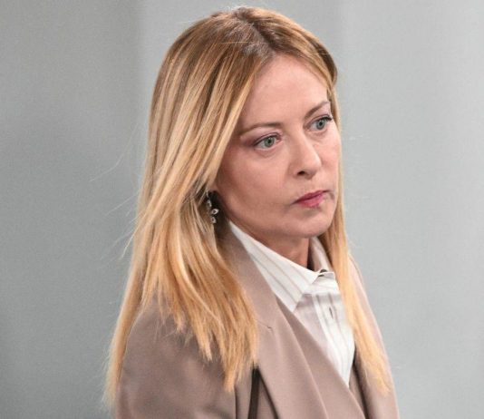 Meloni: “Né anti Usa né inginocchiata. Vannacci? Poca differenza con l’opposizione”