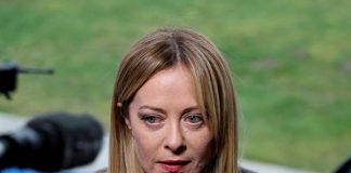 Haters contro Roccella, Meloni: “Commenti ignobili e disumani fanno rabbrividire”