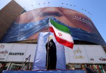 Iran, Teheran avverte Usa: “Basi americane sono obiettivi legittimi”. Esplosioni in Oman