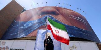 Iran, Teheran avverte Usa: “Basi americane sono obiettivi legittimi”. Esplosioni in Oman