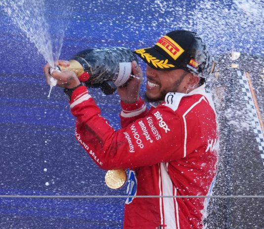 Hamilton, vittoria e… commozione. Il messaggio in italiano: “Grazie a tutti”