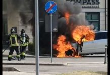 Auto in fiamme a Porta Mulina, i Vigili del Fuoco spengono il rogo