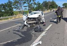 Scontro tra auto e camion sulla 106 jonica nel cosentino: un morto e due feriti