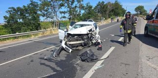 Scontro tra auto e camion sulla 106 jonica nel cosentino: un morto e due feriti