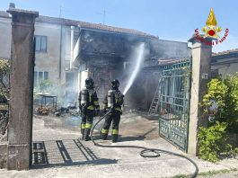 Incendio al bar di Ospitaletto, fiamme fermate all’esterno dell’edificio