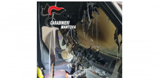 Asola, furgone in fiamme a mezzanotte: intervento di Vigili del Fuoco e Carabinieri