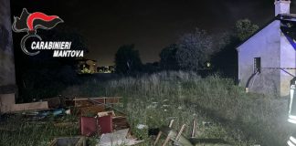 Mantova, incendio nella notte: rogo nella casa disabitata