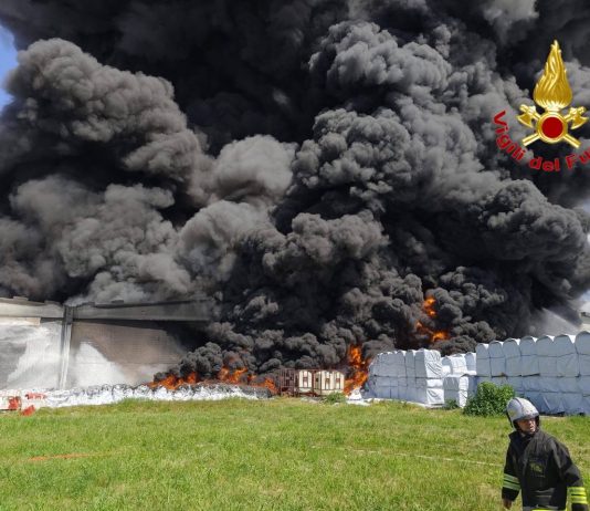 Incendio Versalis, Uil FP: “Emergenza organici a Mantova: mancano trenta Vigili del Fuoco”