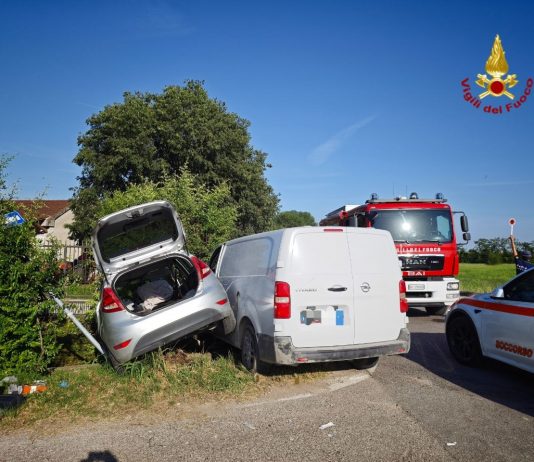 Roverbella, scontro all’incrocio: tre feriti, una donna è grave