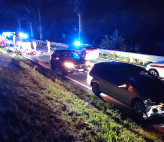 Tragedia a Brescello: muore a 19 anni travolto da un’auto