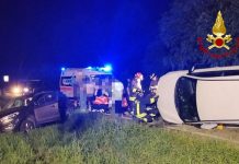 Pauroso scontro nella notte a Palidano, feriti 8 giovani tra 17 e 19 anni