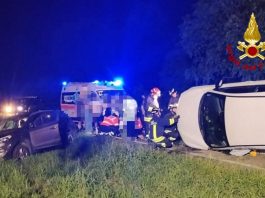 Violento scontro nella notte a Palidano, feriti 8 giovani tra 17 e 19 anni