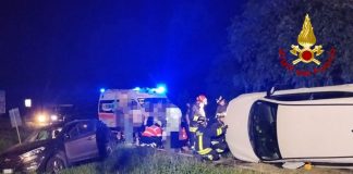 Violento scontro nella notte a Palidano, feriti 8 giovani tra 17 e 19 anni