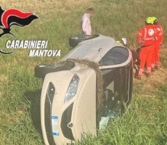 S.Benedetto, sterza bruscamente per evitare l’incidente: auto ribaltata nei campi, 34enne all’ospedale