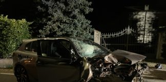 Auto contro palo in cemento: 31enne ferita nella notte a Suzzara